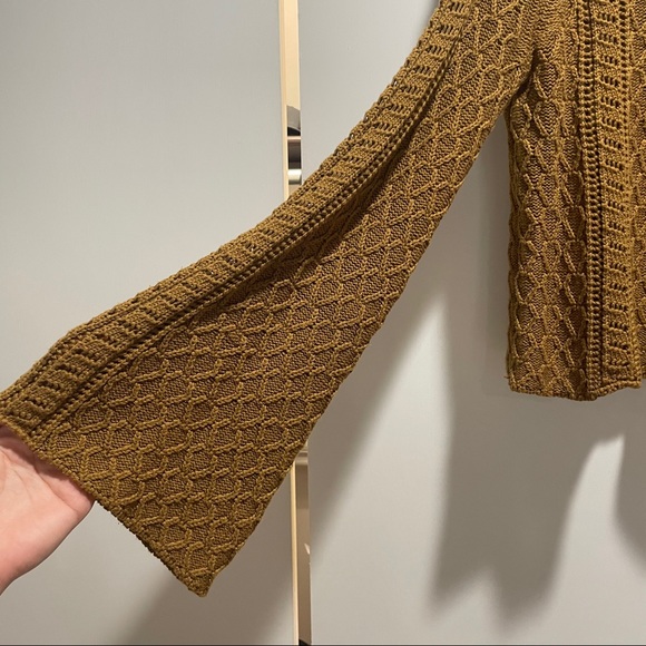 Cableknit Fisherman - featuring long bell sleeves - Picture 7 of 8